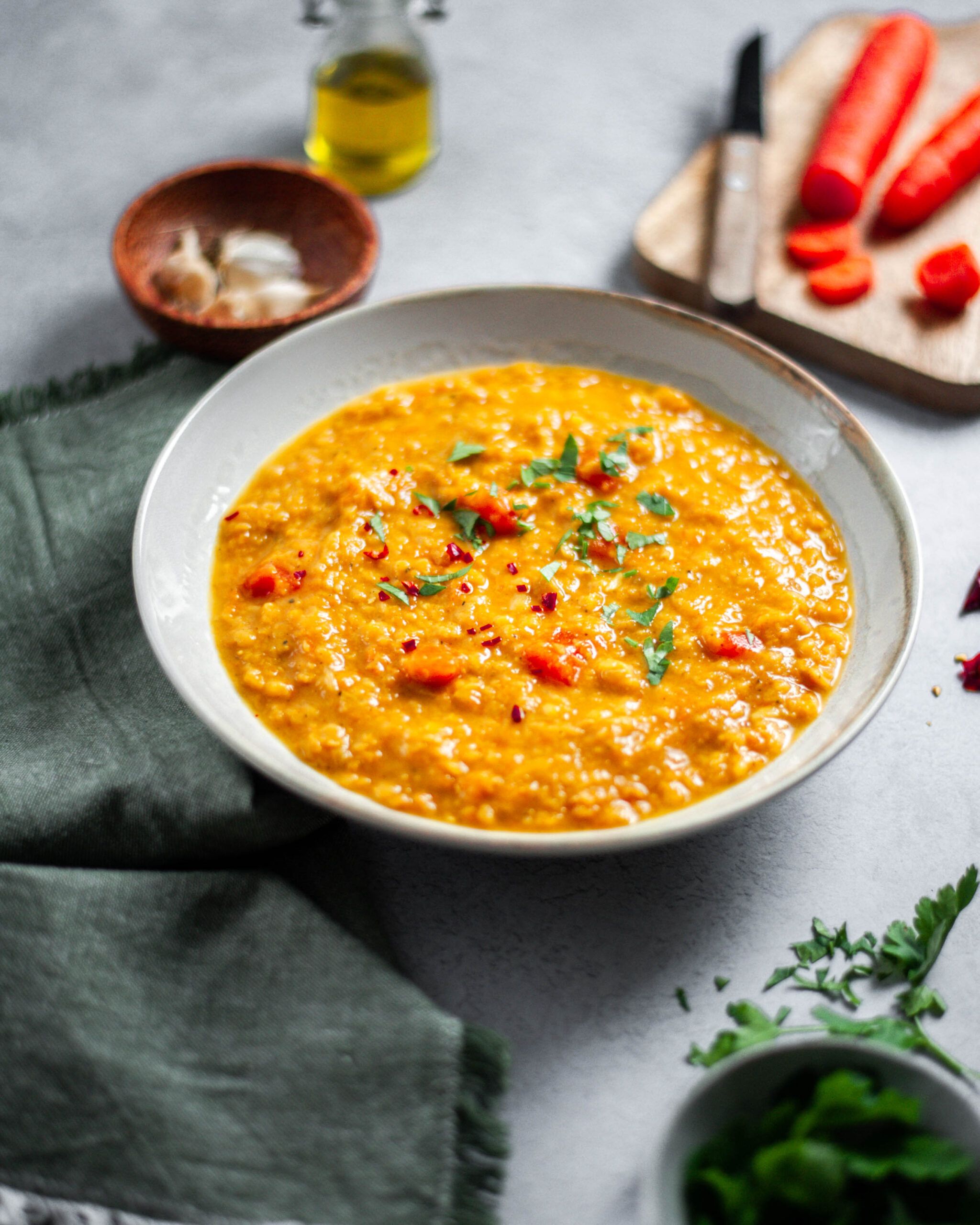 🍛 Vegan Easy Red Lentil Dahl【Recipe】 - Earthy Maite