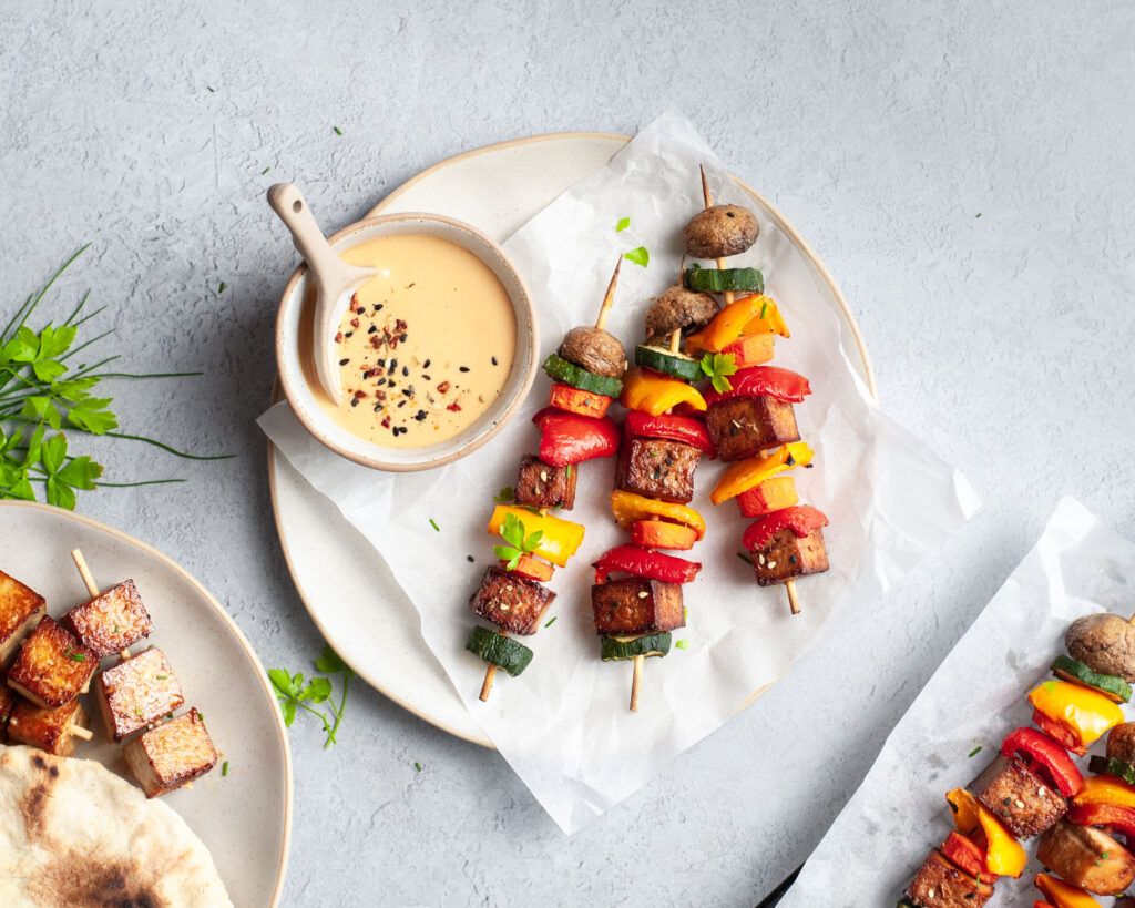 Vegan tofu skewers with grilled veggies 3